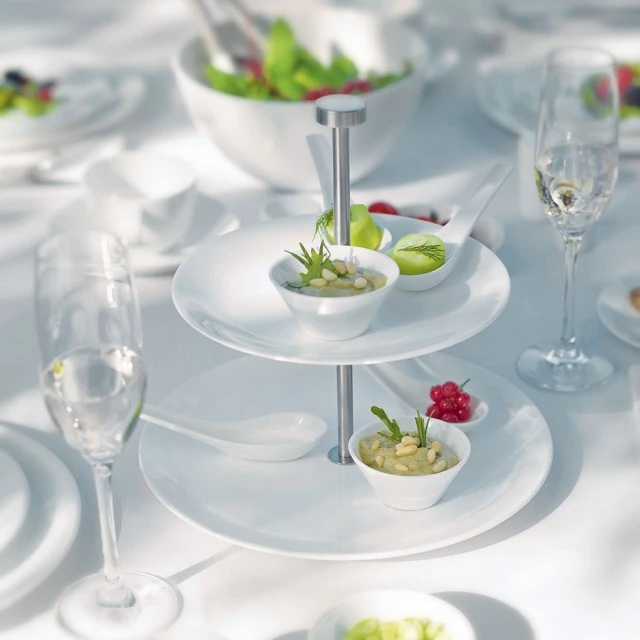 Двуетажна поставка за сладки A table