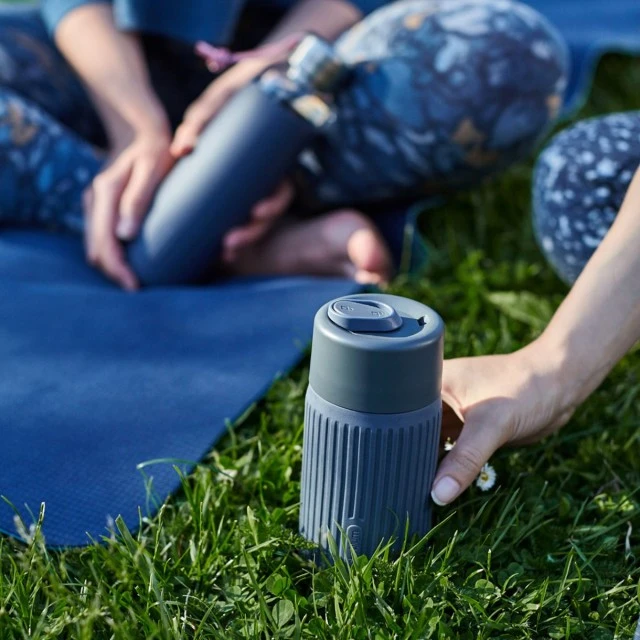 Glass travel mug Color gray