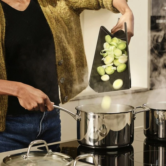 Дъска за рязане Chop2Pot™Plus Цвят черно