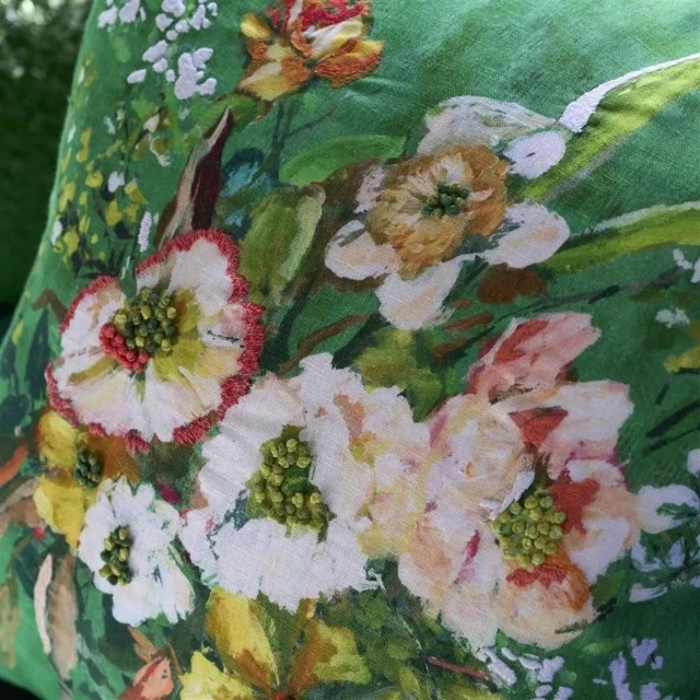 Възглавница Margaretta с бродерия Цвят зелено