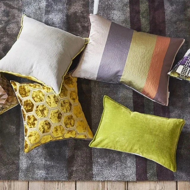 Възглавница Manipur velvet Designers Guild Цвят охра