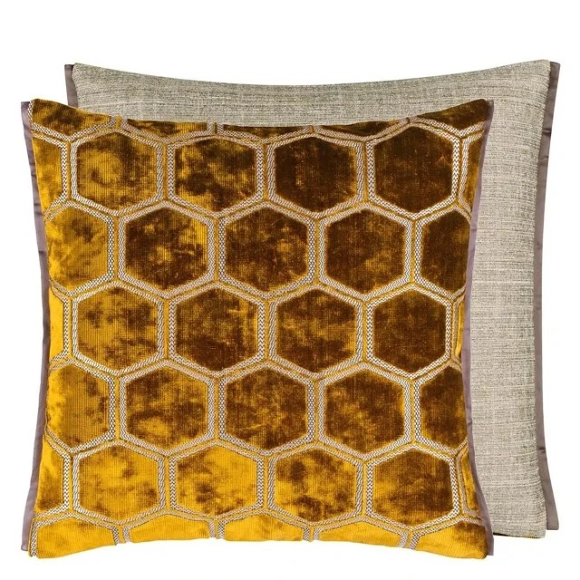 Възглавница Manipur velvet Designers Guild Цвят охра