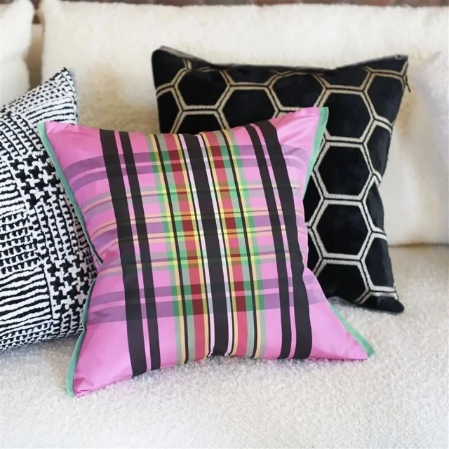 Възглавница Manipur velvet Designers Guild Цвят черно