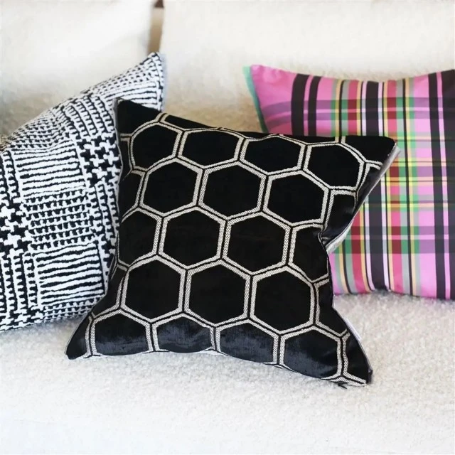 Възглавница Manipur velvet Designers Guild Цвят черно