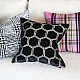 Μαξιλάρι Manipur βελούδο Designers Guild Χρώμα μαύρο