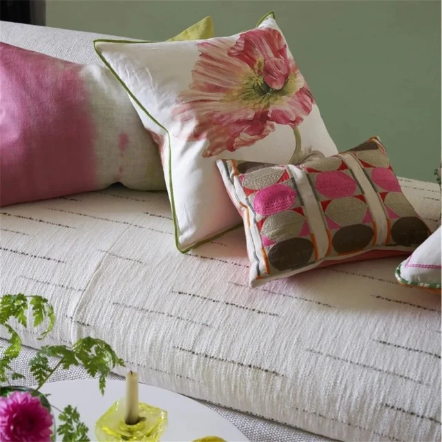 Възглавница Coquelicot Designers Guild Цвят корал