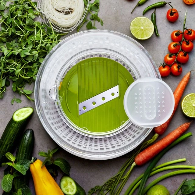 Multifunctional salad set