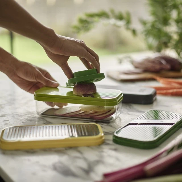Grater with container 4 in 1 Color multicolor