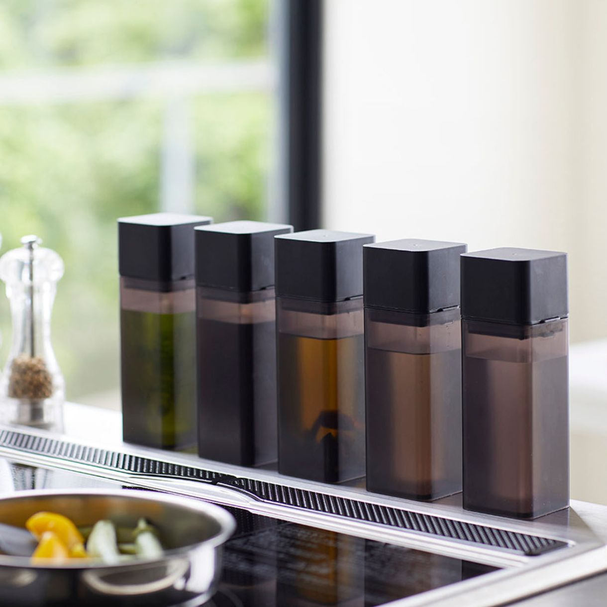 Διανομέας λαδιού και ξιδιού Tower μαύρος