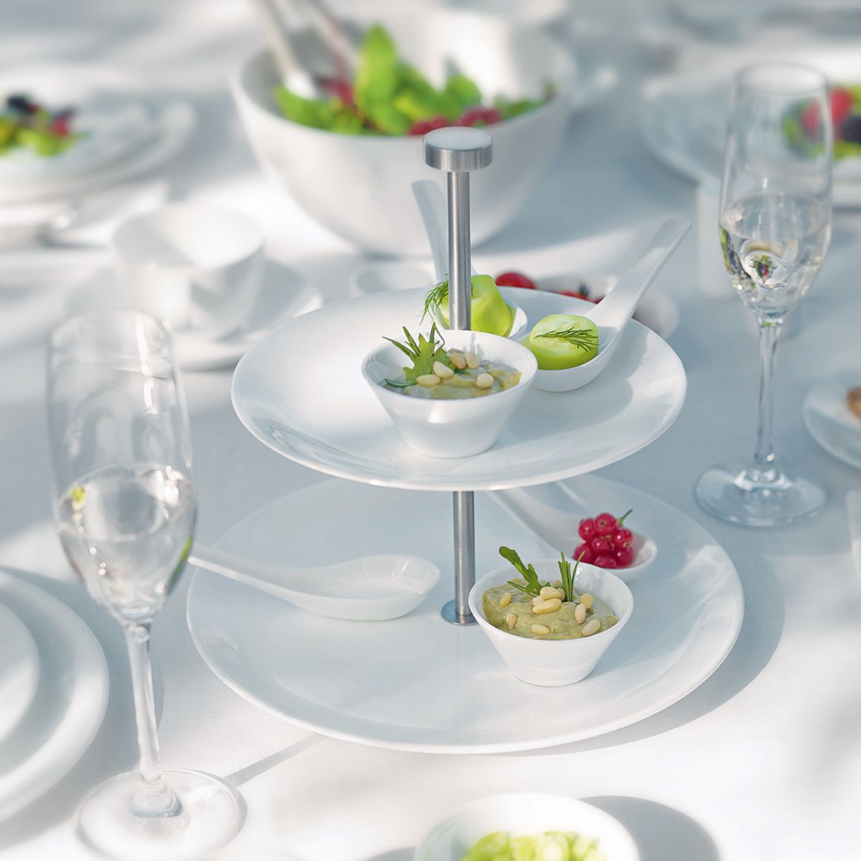 Двуетажна поставка за сладки A table