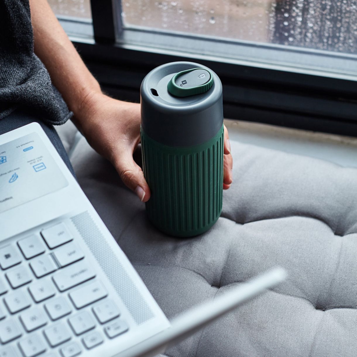 Glass travel mug Olive color