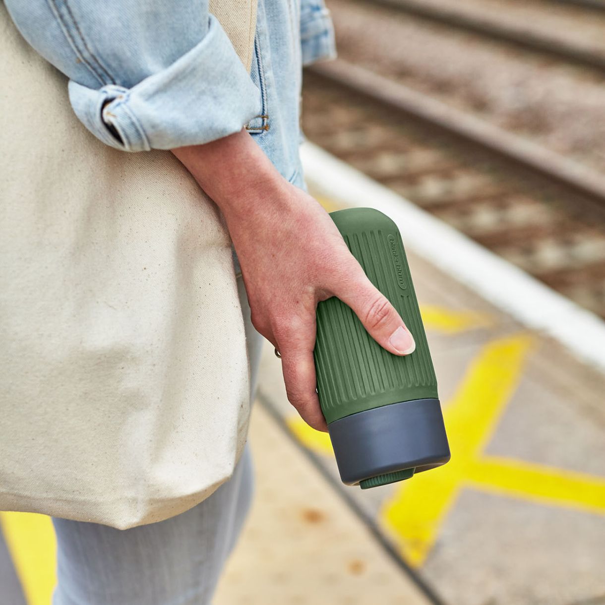 Glass travel mug Olive color