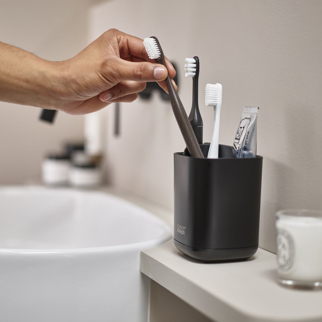 Поставка за четка за зъби EasyStore ™ 3 секции Цвят черно