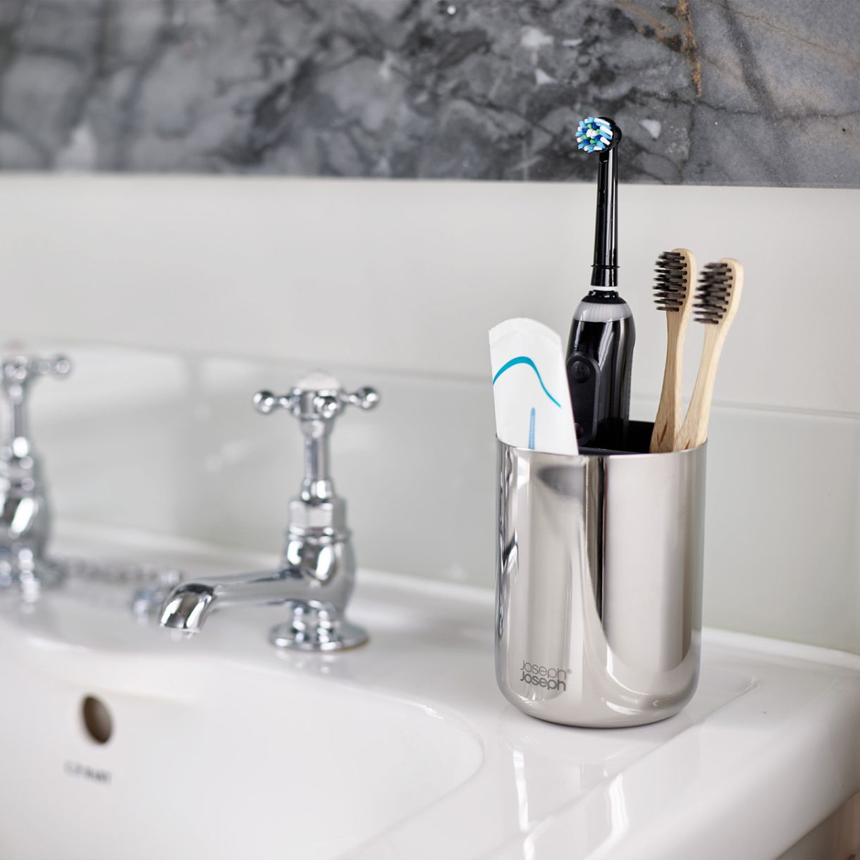 Поставка за четки за зъби EasyStore™ Luxe Цвят стомана