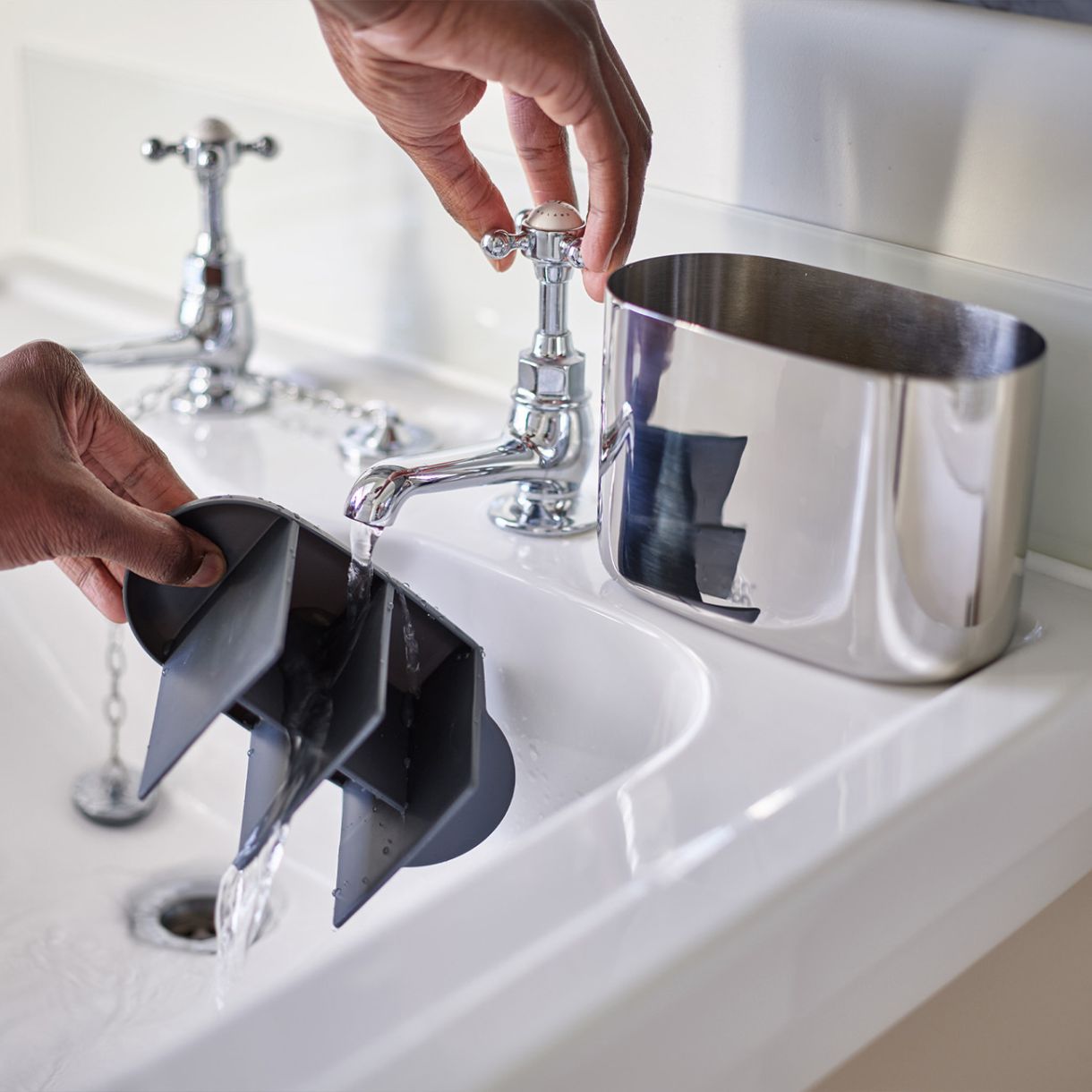 EasyStore™ Luxe Large Toothbrush Holder Steel Color