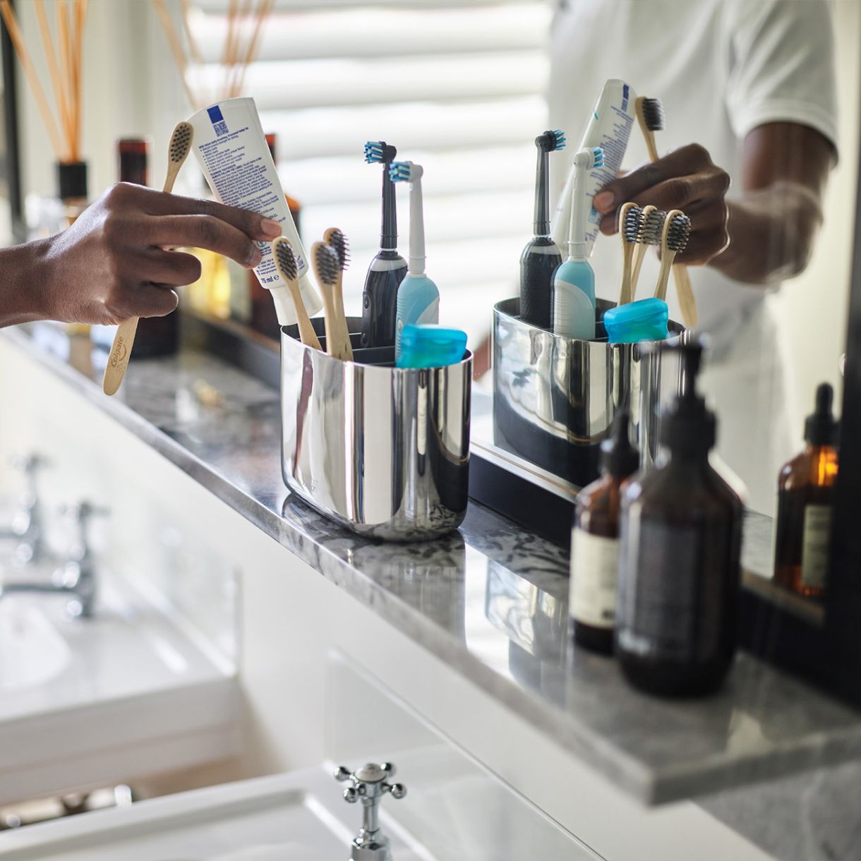 EasyStore™ Luxe Large Toothbrush Holder Steel Color