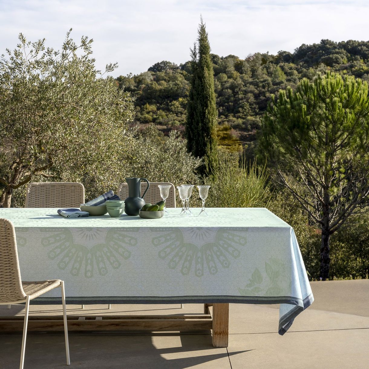 Tablecloth Jardin D'Orient 100% linen 175cm 250cm Color light green