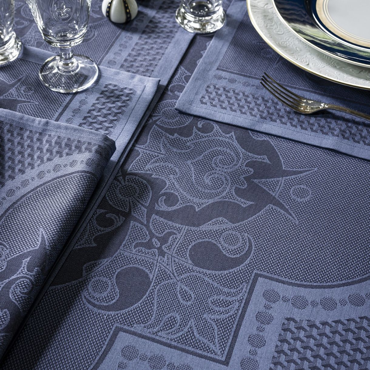 Τραπεζομάντιλο Palais Venitien 175cm 250cm Χρώμα σκούρο μπλε
