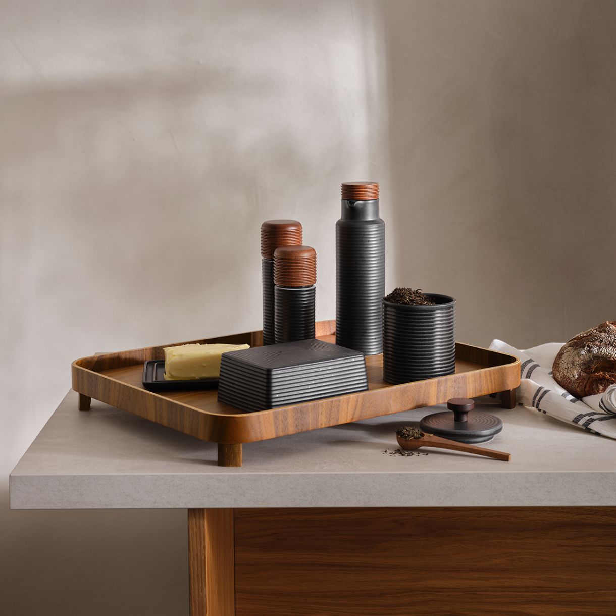 Поднос с крачета 45см 36см Цвят орех