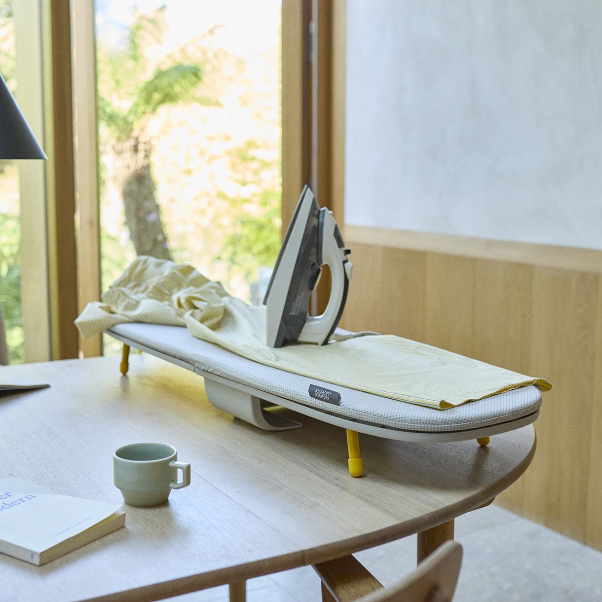 Σιδερώστρα Joseph Joseph Pocket Max Μπεζ